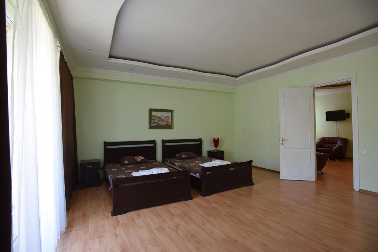 Hotel Vake Palace Тбилиси Экстерьер фото