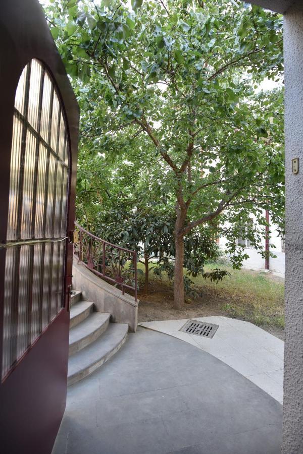 Hotel Vake Palace Тбилиси Экстерьер фото